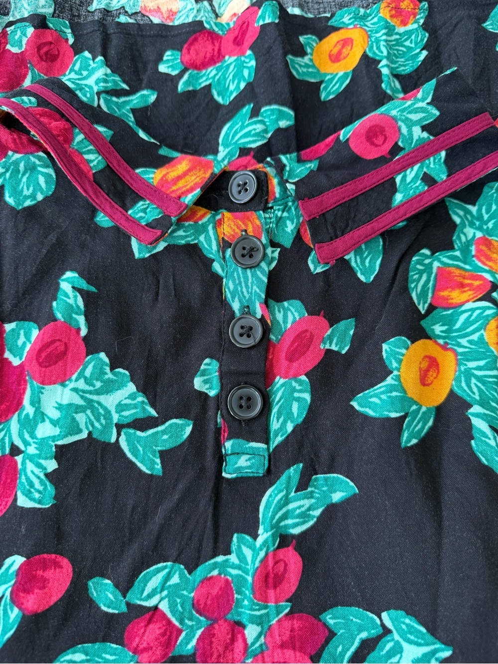 ModCloth Women's XL Black Floral Fruit Print Collared Sleeveless Top D96 - Picture 6 of 6